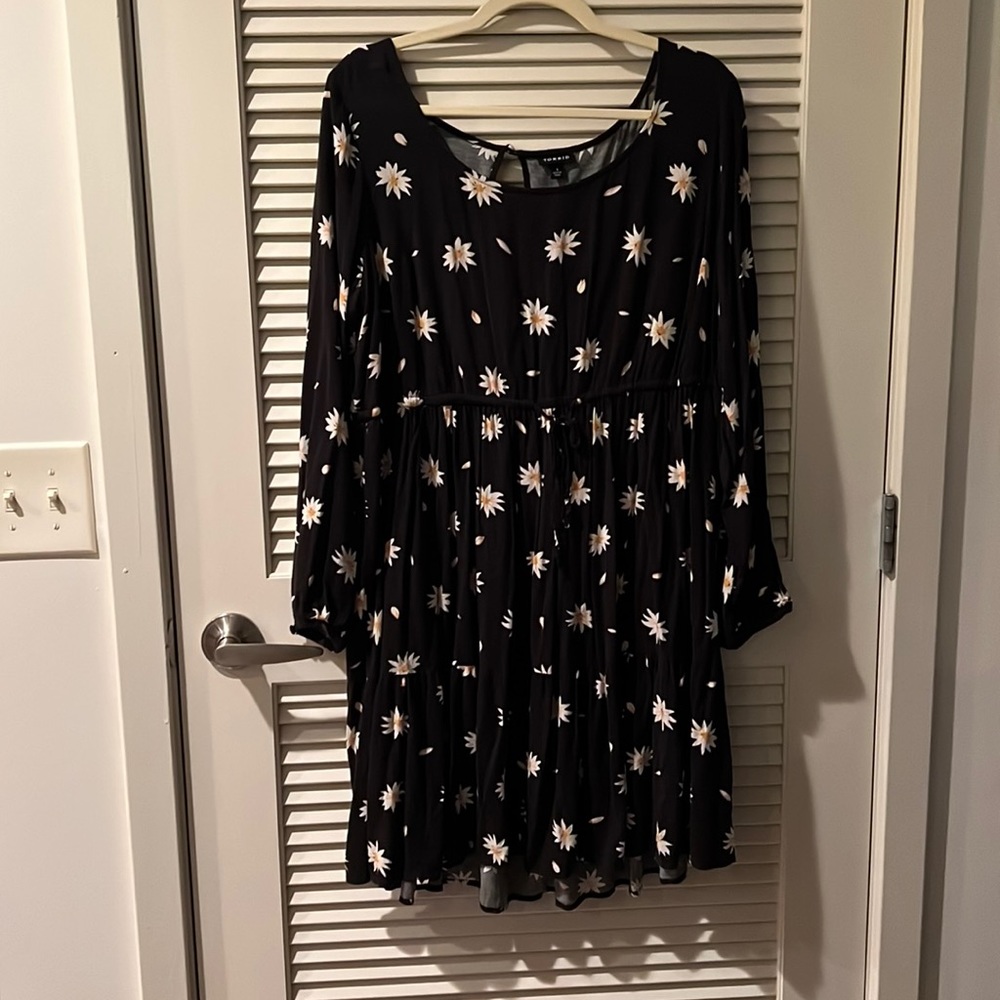 Flower daisy black dress. Torrid Size 1